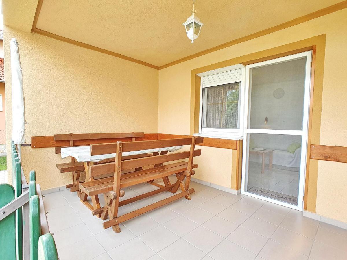 Krisztian Apartmanhaz Vonyarcvashegy Exterior foto