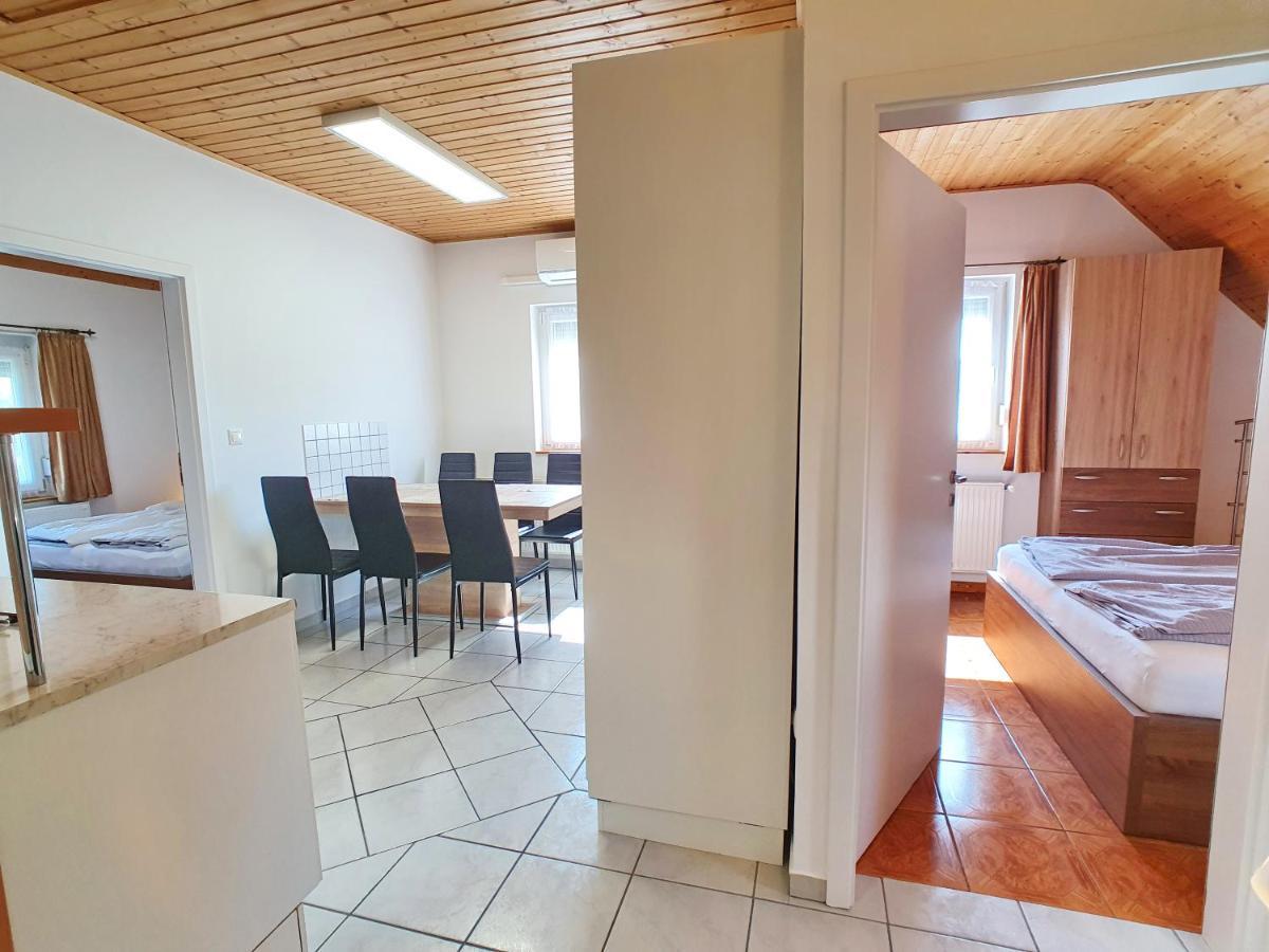 Krisztian Apartmanhaz Vonyarcvashegy Exterior foto
