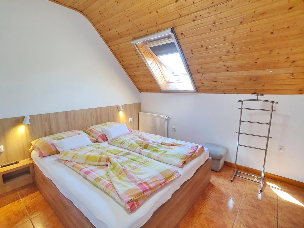 Krisztian Apartmanhaz Vonyarcvashegy Exterior foto
